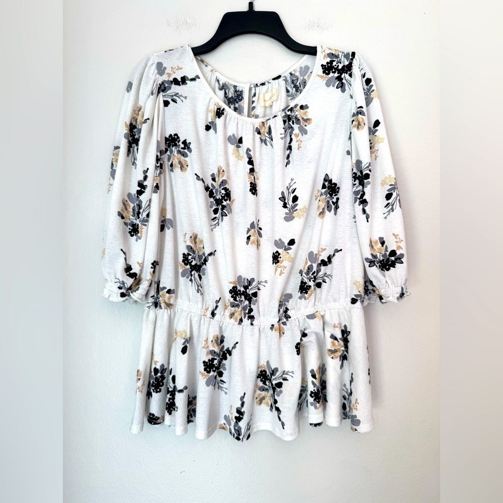 NWOT Melloday Floral Peplum Top - Size Large